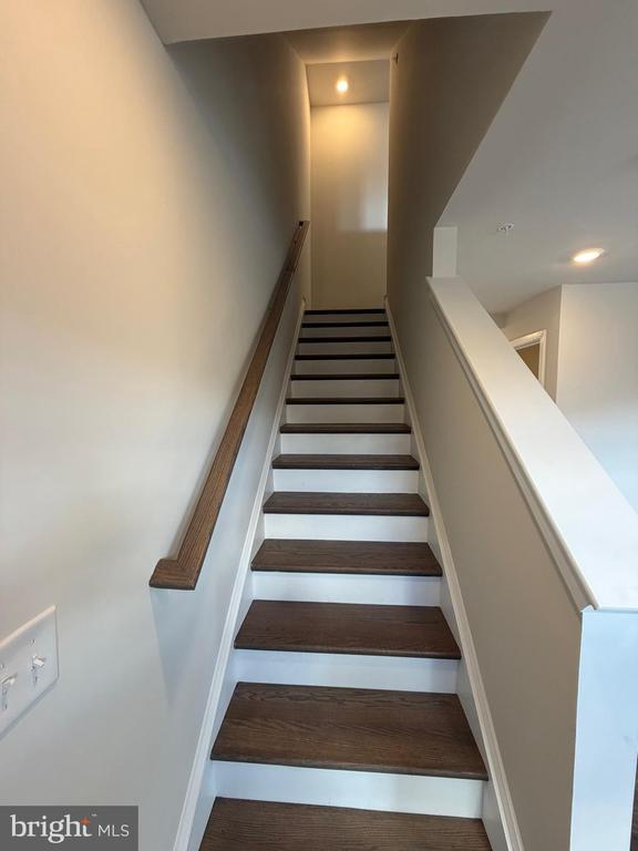 Photo - 33 E Front St