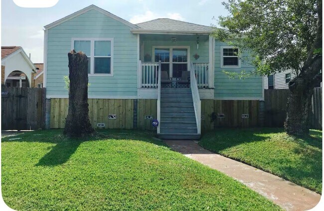 Building Photo - 5219 Avenue Q Rental