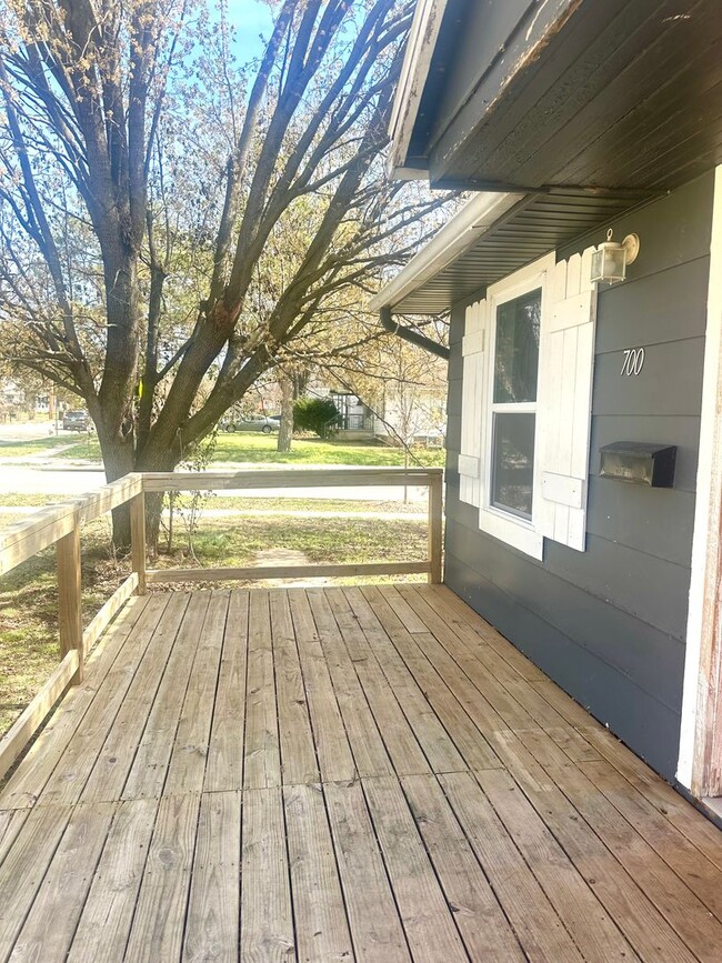 Photo - Spacious 4 Bed Home Near Bass Pro with Detached Garage & Fenced Yard