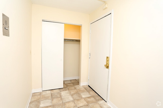 1 Bed Foyer