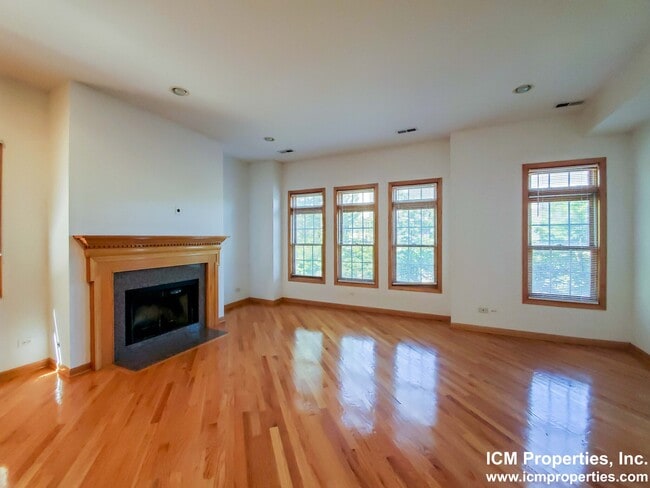 Photo - 2510 N Southport Ave Unit 2715