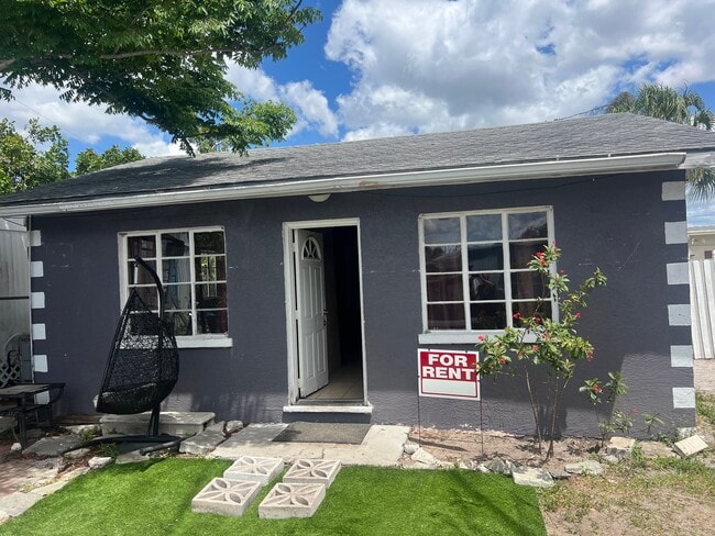 Building Photo - 1806 36th Ave W Unit House