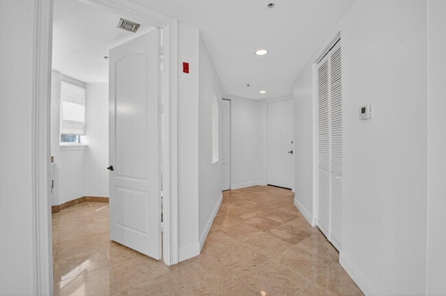 Photo - 616 SE 20th Ave Unit 302