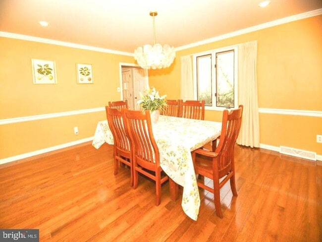 Photo - 1120 Cymry Dr