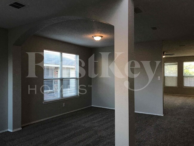 429 W Clover Park Dr