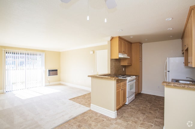 1 BR, 1 BA - 720 SF
