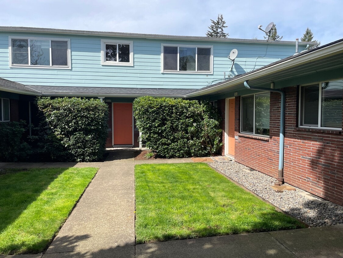 Upper 2bed, stainless steel appliances, of... - Upper 2bed, stainless steel appliances, of...