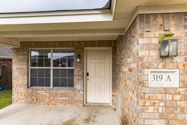 Photo - 319 Cedar Ridge Dr