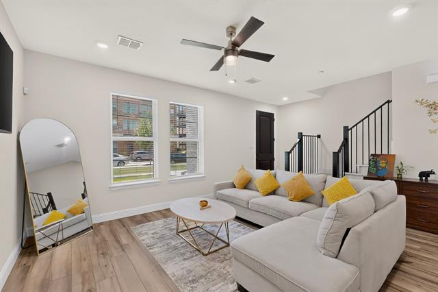 Photo - 605 Friendswood Dr