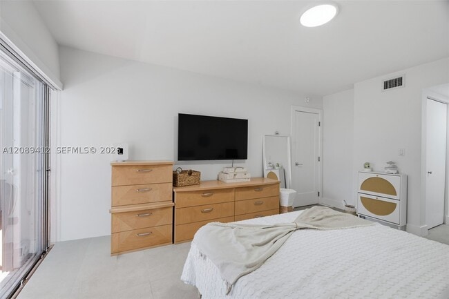 Photo - 9227 SW 87th Ave Unit B5