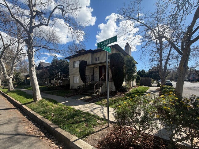 Photo - Spacious 4 Bedroom | 3 Bathroom | House in Curtis Park