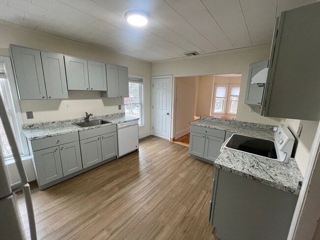 3 Meetinghouse Hill Rd
