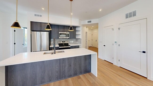 Building Photo - The Brad