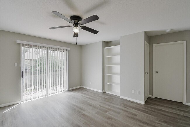12955 Woodforest Blvd Unidad 54