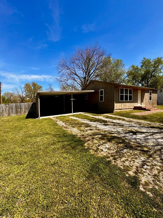 Photo - 803 E Greenfield St