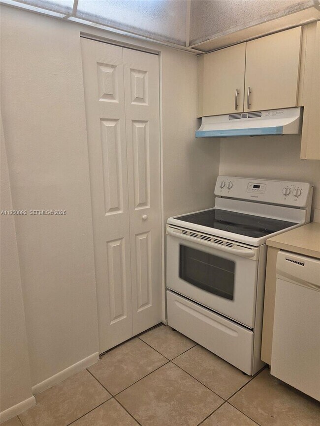 Photo - 7825 Fairview Dr Unit 203