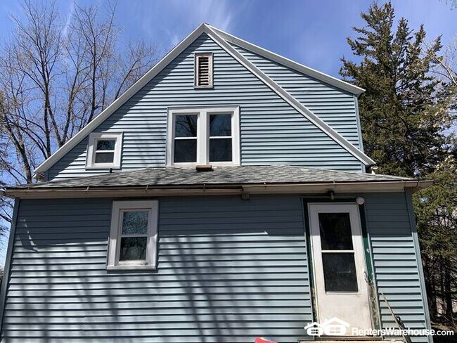 Building Photo - Beautifully Remodeled SFH in Plato Availab... Rental