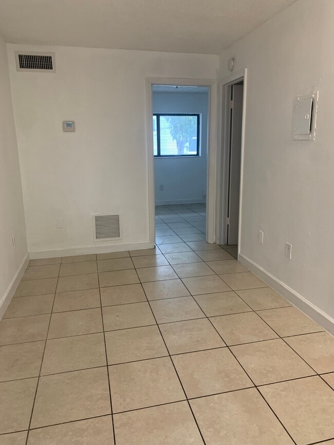 1144 NW 5th St Unit 1