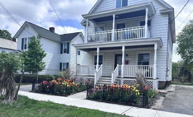 Porche delantero privado - 31 Dix Ave Unidad 2