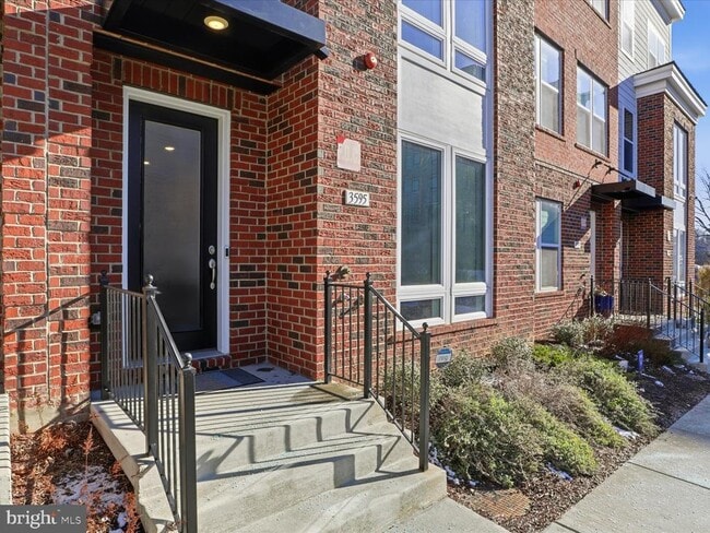 Building Photo - 3595 Aster St