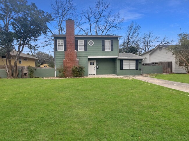 Building Photo - Alamo Heights Move In ready Rental