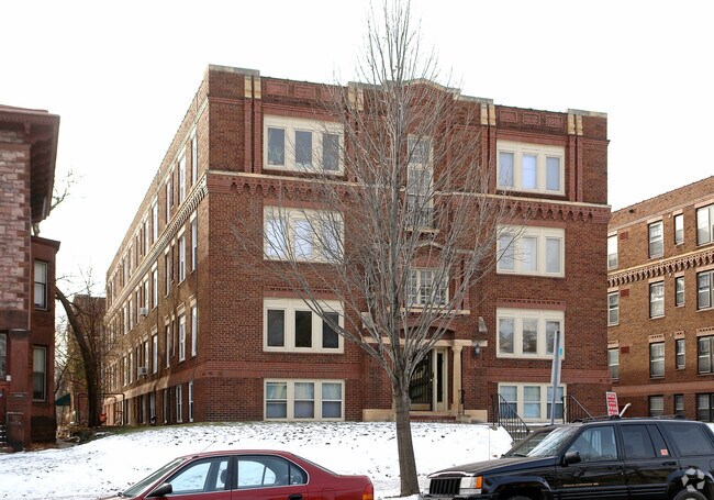 610 Summit Ave - 610 Summit Apartments