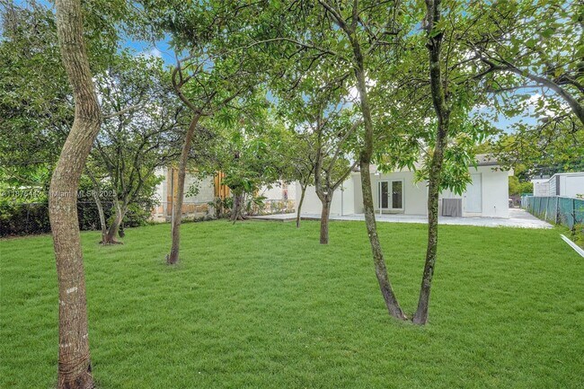 Photo - 341 NW 43rd St