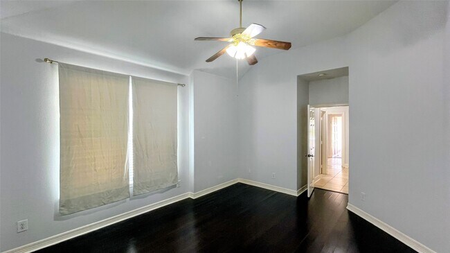 Photo - 2402 Raintree Village Dr