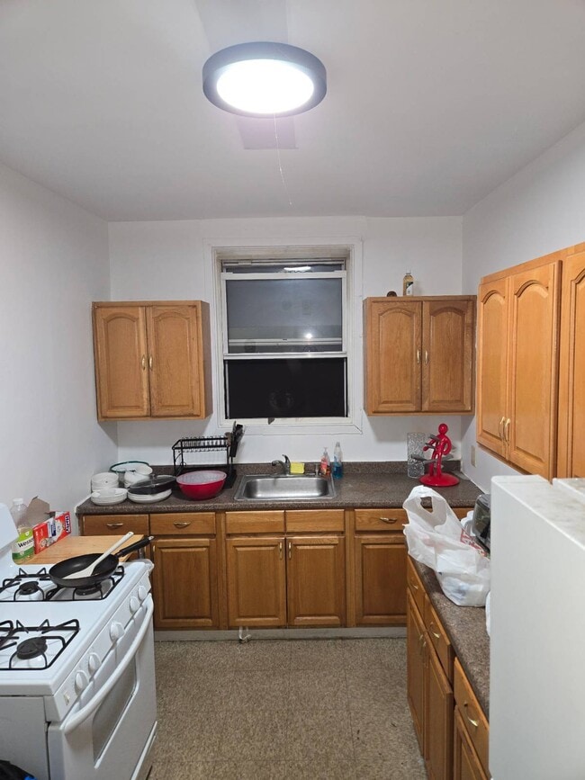 Building Photo - 36-40-40 Crescent St