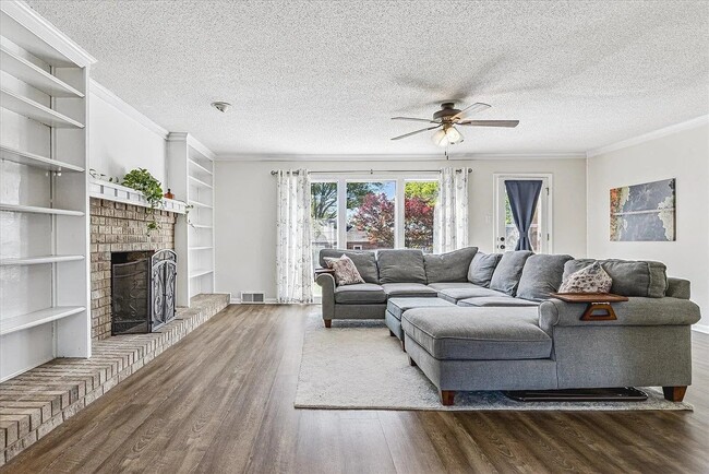 Photo - 8021 Brooxie Cove