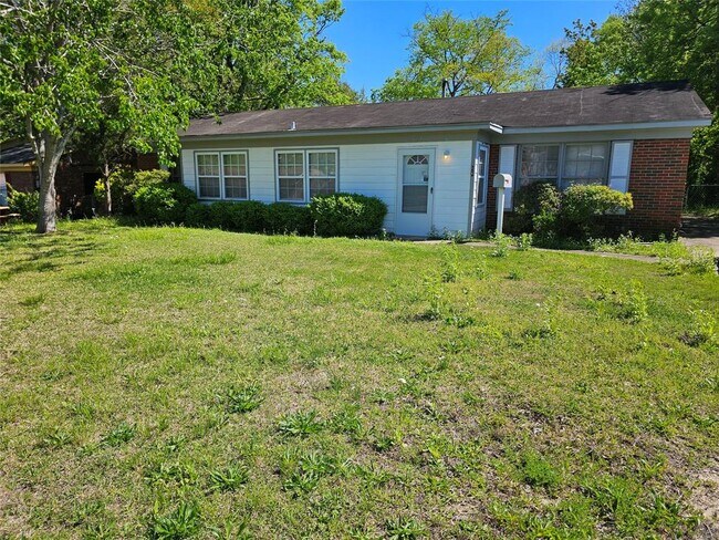 Photo - 1352 Devonshire Dr House