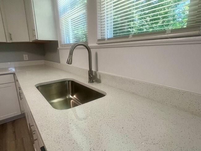 Photo - Three bedroom, 1 bath house in Burlington