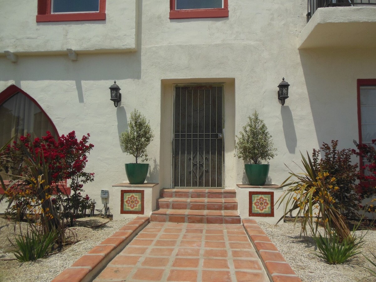 Photo - **Charming 3-Bedroom Unit in Prime Los Angeles Location – 3963 Halldale Avenue**