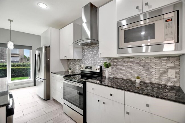 Building Photo - 20 Evanston St