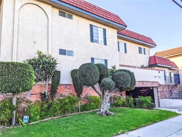 Building Photo - 13535 Yukon Ave Unit 27