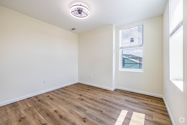 1BR, 1BA - 789SF - Primary Bedroom