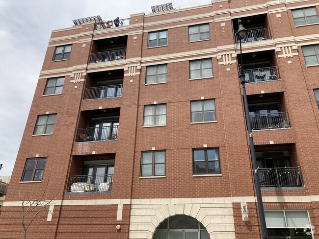 Building Photo - 2740 W Armitage Ave Unit 204S Rental