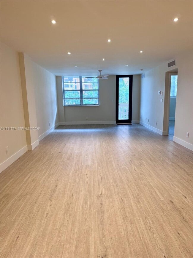 Building Photo - 90 Edgewater Dr Unit 212