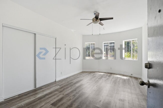 Building Photo - 1513 W 12th Pl