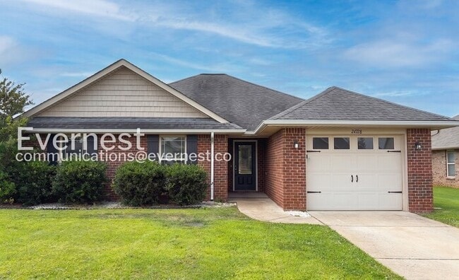 Building Photo - Charming Home with Fenced Yard and Attached Garage | Pet Friendly | Available Soon!