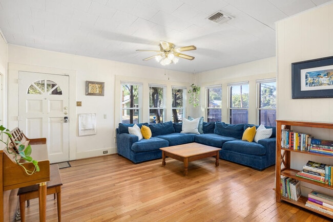 Photo - 324 Lytle St
