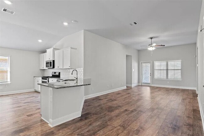 Photo - 2708 Golden Palms Ln