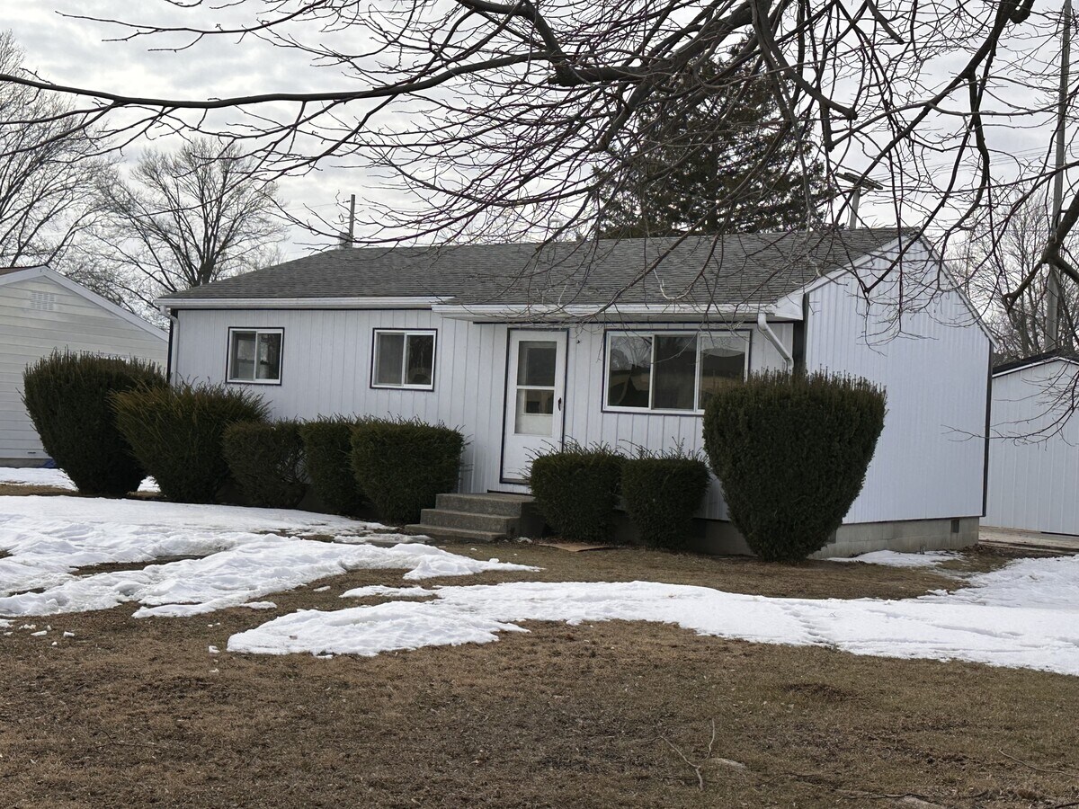 Photo - 693 N Cherry St