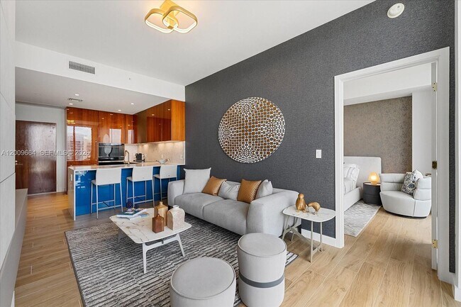 Photo - 2678 Tigertail Ave Unidad 1703