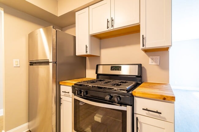 Photo - Shady Cove Apartments