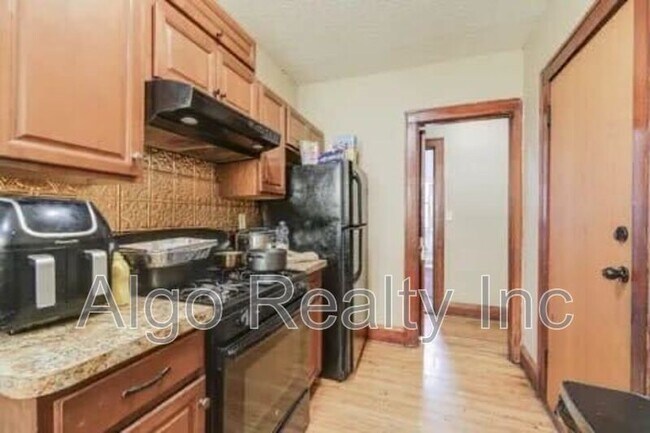 Photo - 2646 Dupont Ave N