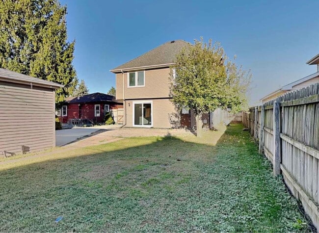 Building Photo - 10528 S 83rd Ave