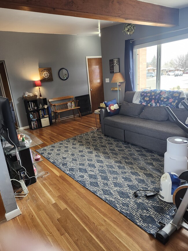 Photo - 830 Windmill Rd