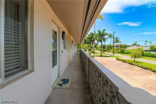 Photo - 1686 Blue Point Ave Unidad B7