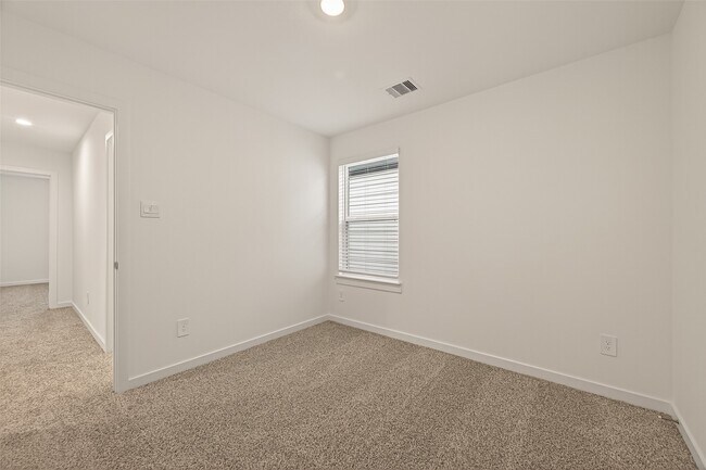 Photo - 2826 Lisburn Ter Ln